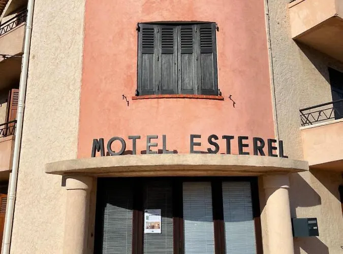 Esterel מאנדליה-לה-נאפול